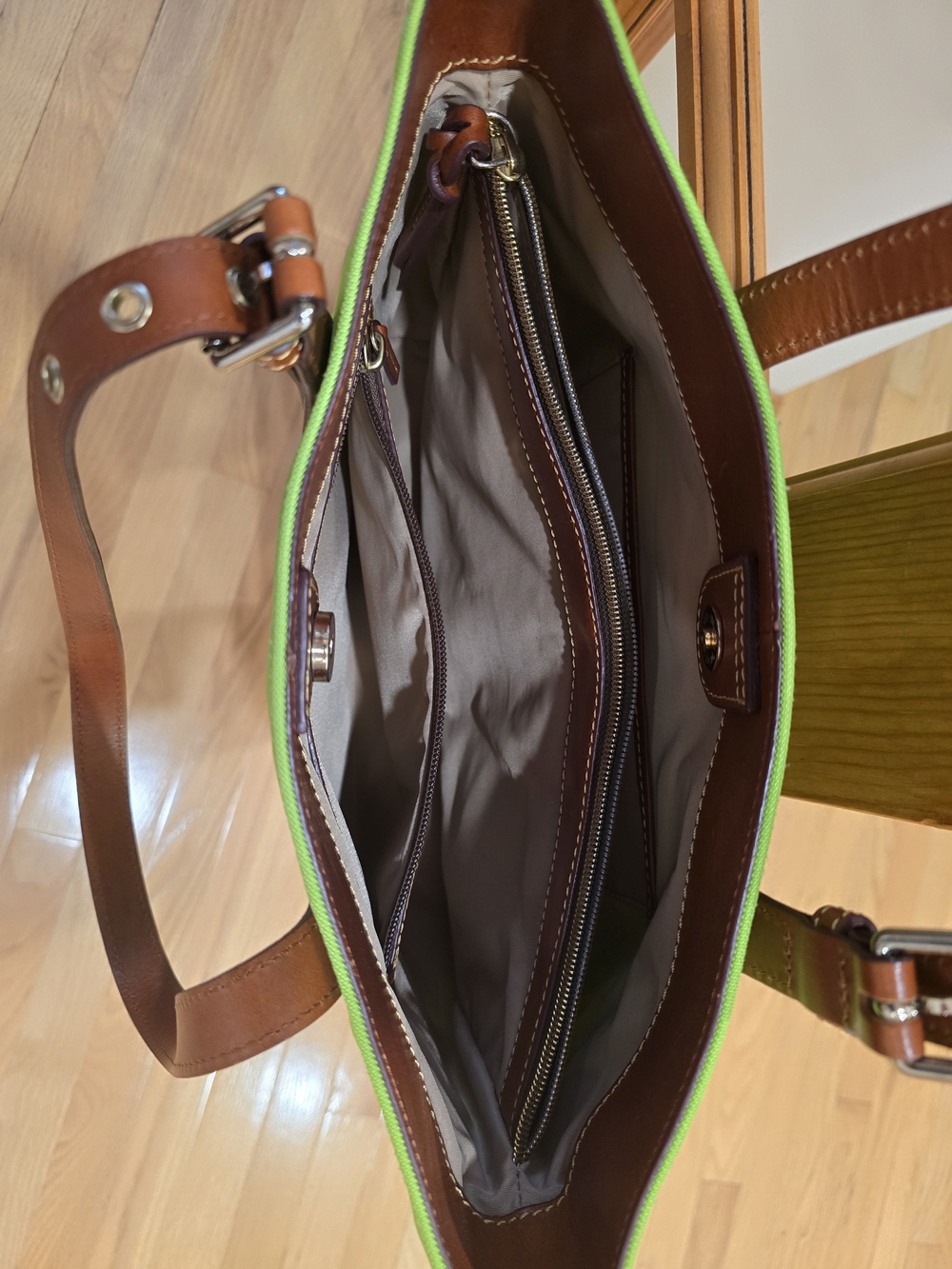 Dooney & Bourke Green Tote Bag with Brown Leather Straps - Picture 4 of 6